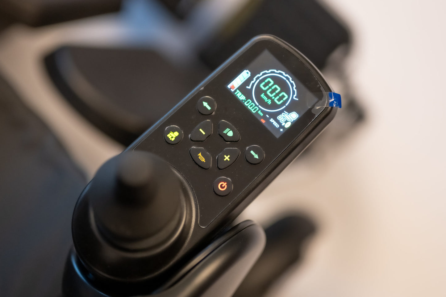 Wózek inwalidzki elektryczny AT52329 – składany, joystick, aplikacja, IPX4